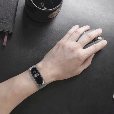 Tech-Protect Stainless Apyrankė Xiaomi Mi Smart Band 7 / 7 NFC - Juodas 1